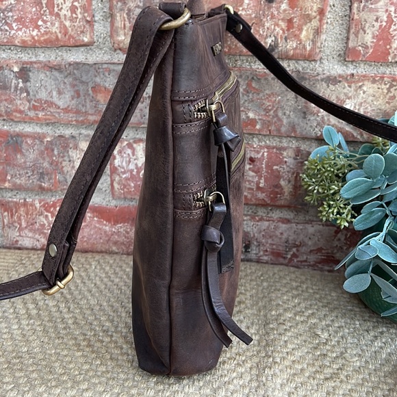 Beautiful Estalon leather adjustable crossbody. - Picture 6 of 10